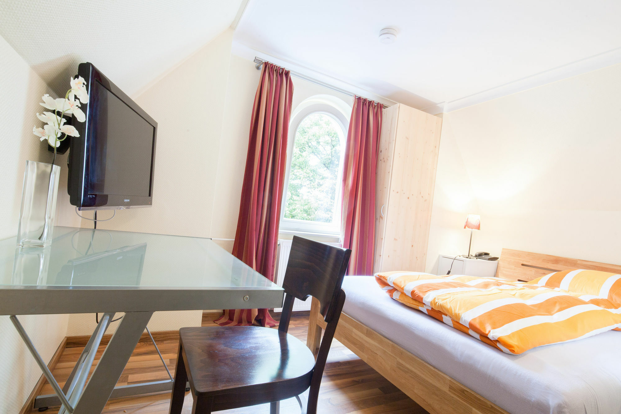 Hotel Marco Polo Hamburg-Harburg Buitenkant foto